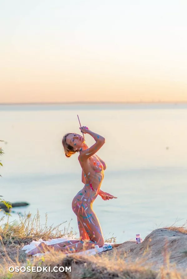 Irina Moore - Photo 10