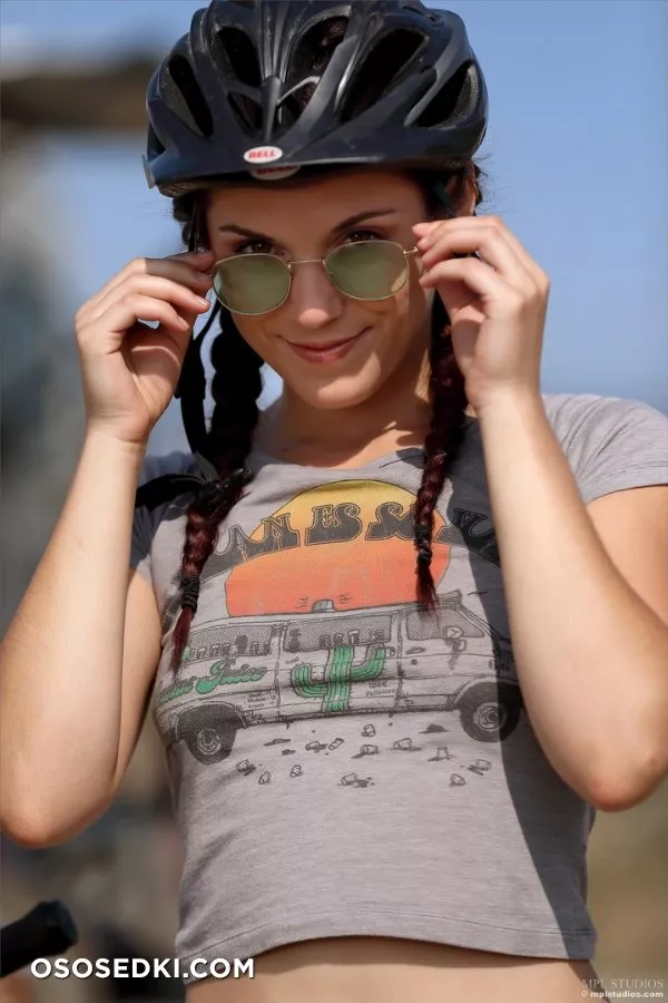 Elena Generi - Shoot Day Montage - Photo 64