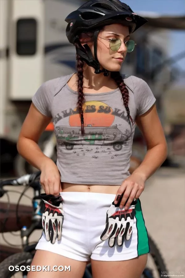 Elena Generi - Shoot Day Montage - Photo 66