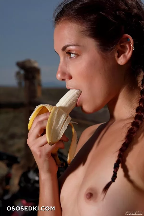 Elena Generi - Shoot Day Montage - Photo 121