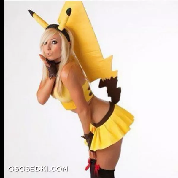 Jessica Nigri as  Various Pokemon - Photo 11