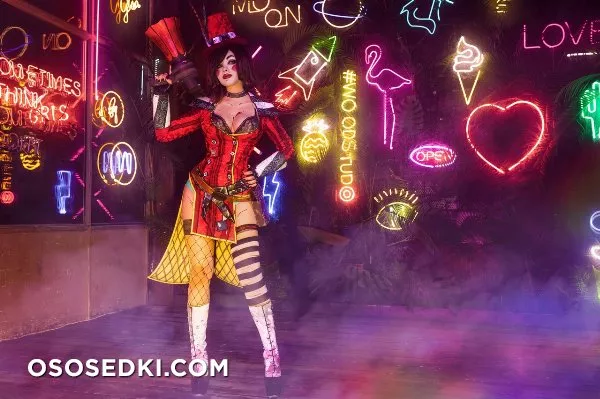 Mad Moxxi - Photo 1