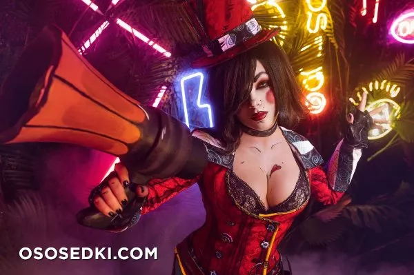 Mad Moxxi - Photo 2