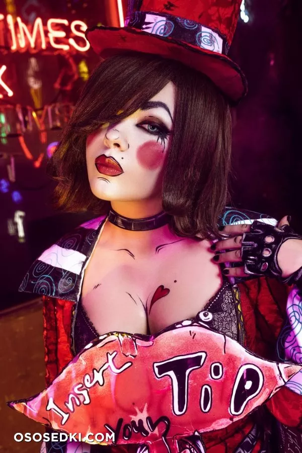 Mad Moxxi - Photo 4