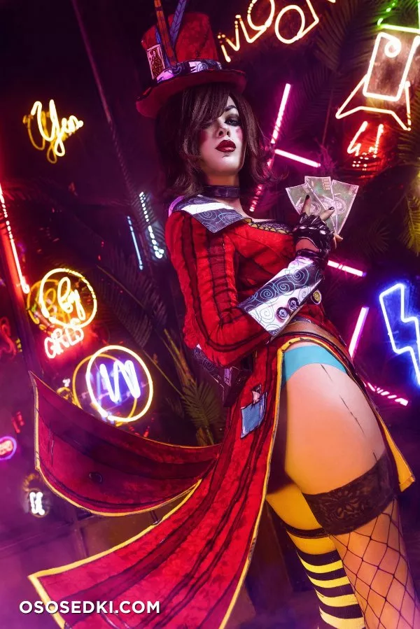 Mad Moxxi - Photo 5