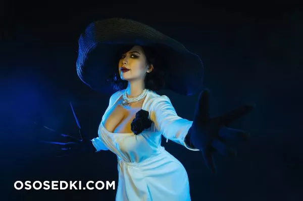 Uy Uy | Resident Evil | Alcina Dimitrescu  - Photo 5