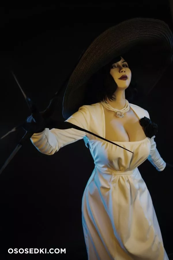 Uy Uy | Resident Evil | Alcina Dimitrescu  - Photo 6