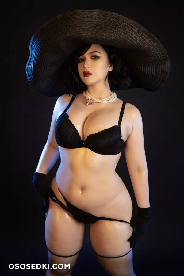 Uy Uy | Resident Evil | Alcina Dimitrescu  - Photo 15