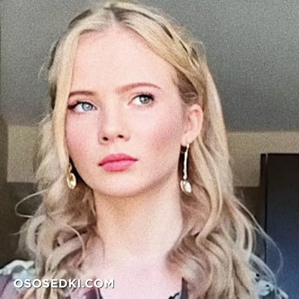 Freya Allan - Photo 2