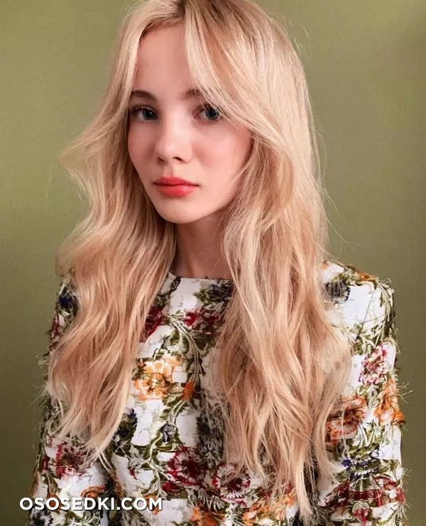 Freya Allan - Photo 3