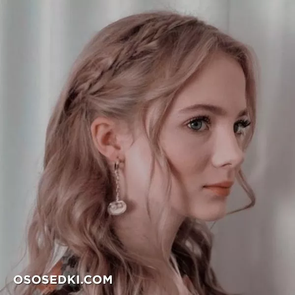 Freya Allan - Photo 5