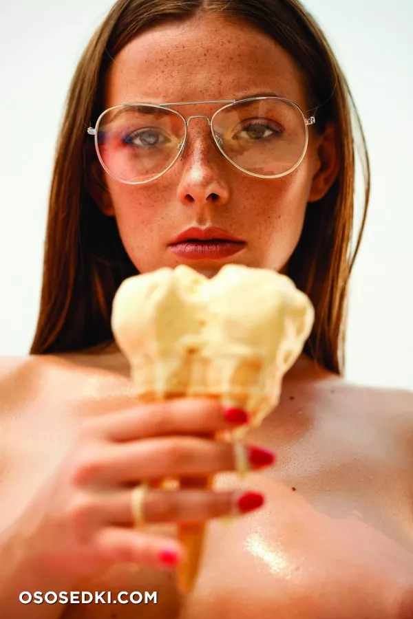 Olga Kobzar in Playboy Portugal - Photo 2