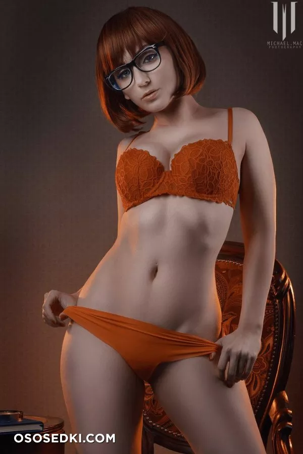 Jennifer Van Damsel _ Scooby-Doo _ Velma Dinkley - Photo 4