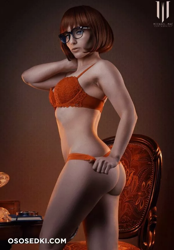 Jennifer Van Damsel _ Scooby-Doo _ Velma Dinkley - Photo 7