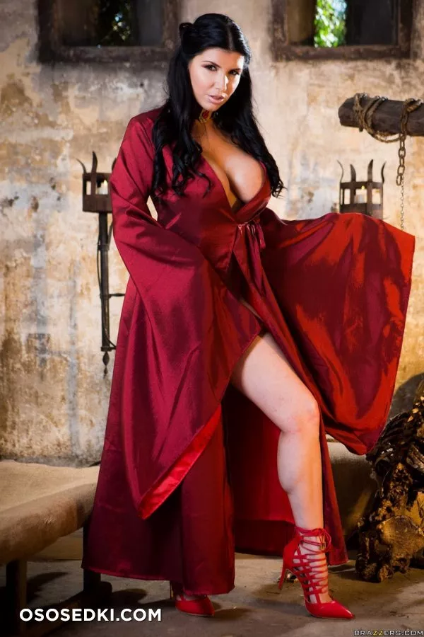 Romi Rain _ Game of Thrones _ Melisandre - Photo 5