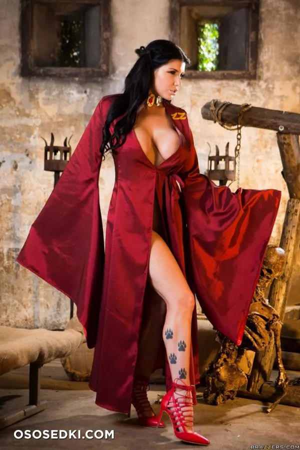 Romi Rain _ Game of Thrones _ Melisandre - Photo 20
