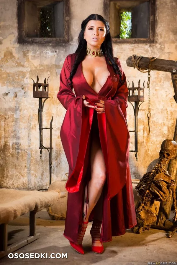 Romi Rain _ Game of Thrones _ Melisandre - Photo 26