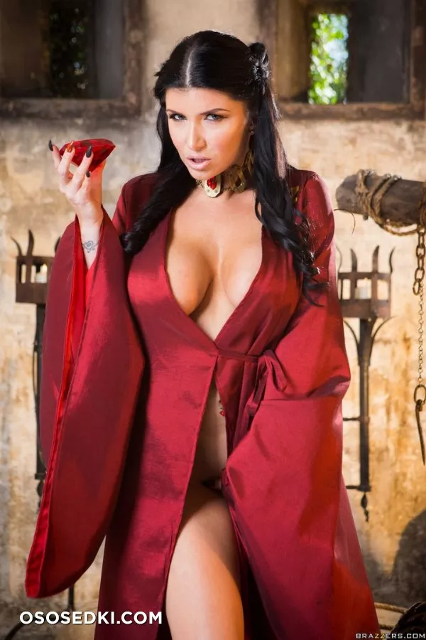 Romi Rain _ Game of Thrones _ Melisandre - Photo 28