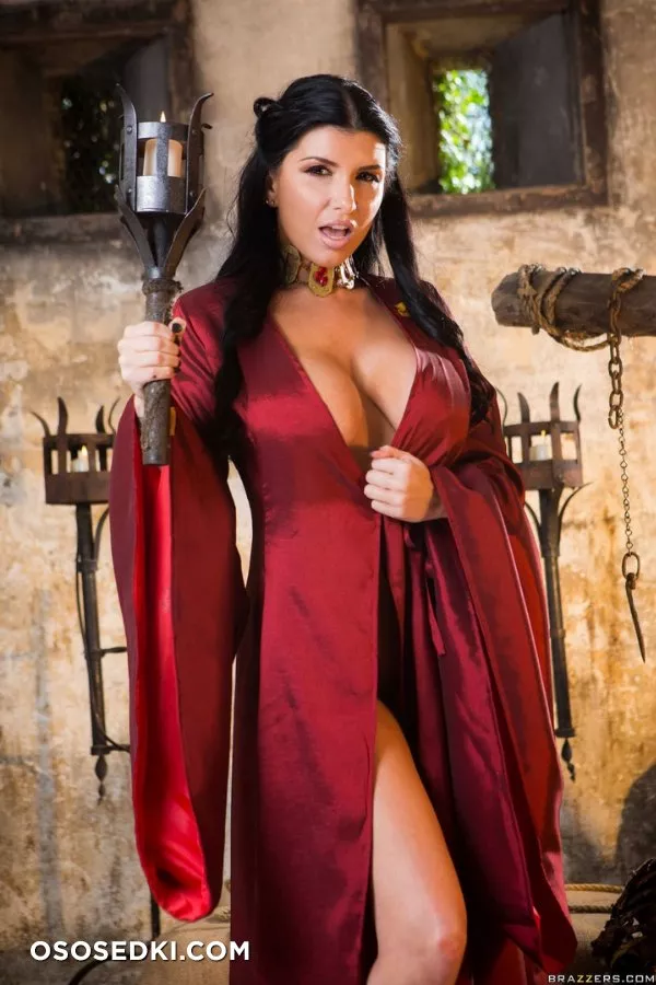 Romi Rain _ Game of Thrones _ Melisandre - Photo 30