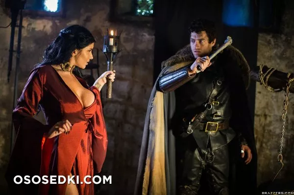 Romi Rain _ Game of Thrones _ Melisandre - Photo 36