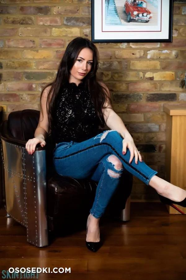 Laura Hollyman  - Photo 2