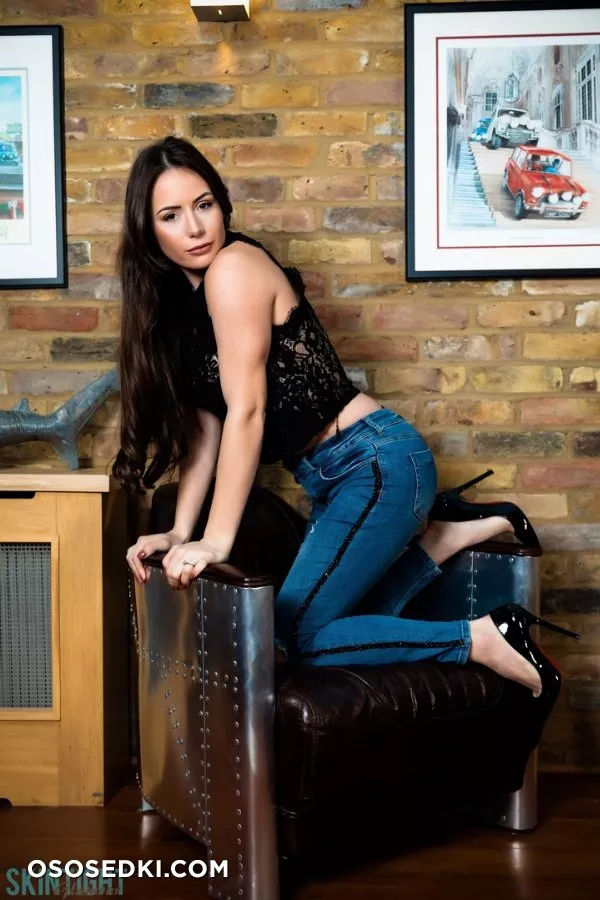 Laura Hollyman  - Photo 8
