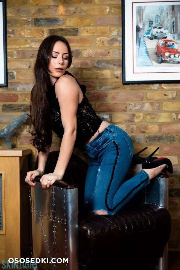Laura Hollyman  - Photo 10