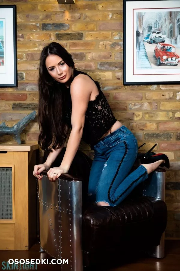 Laura Hollyman  - Photo 12