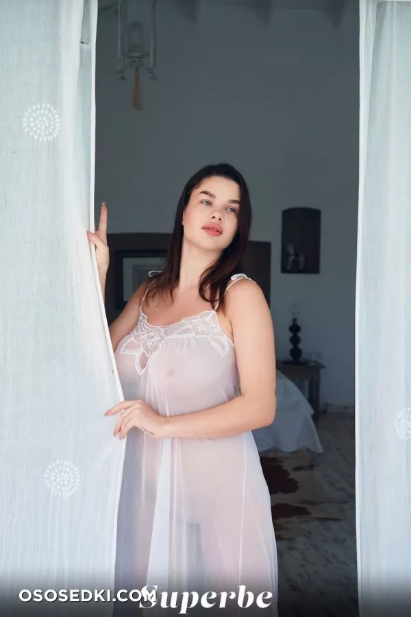 Lola Johnson - Photo 19