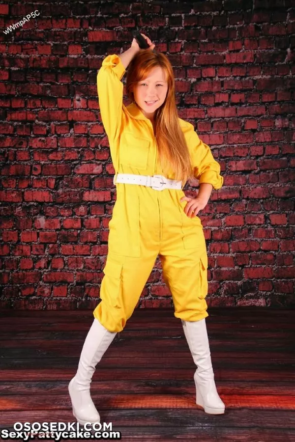 April O'Neil  - Photo 5