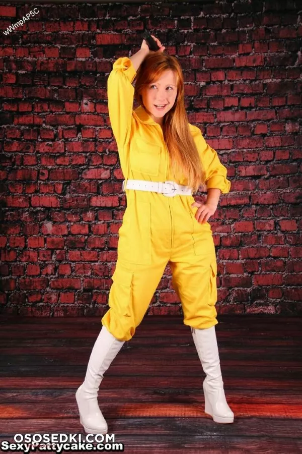 April O'Neil  - Photo 6