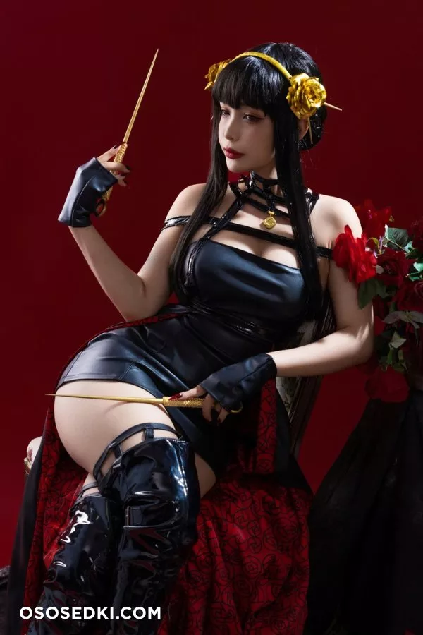Umeko J - Yor Forger - Photo 1