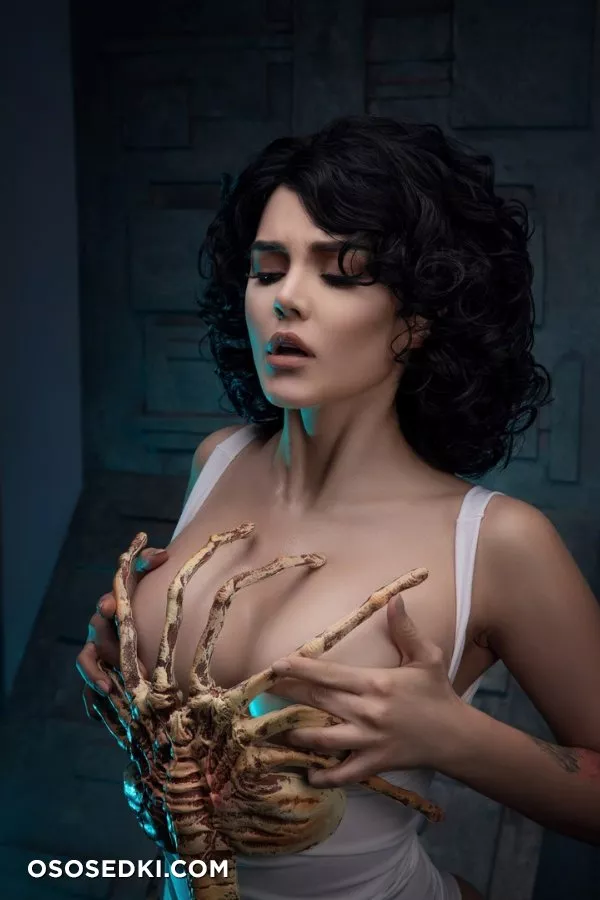 Kalinka Fox - Ellen Ripley - Photo 23