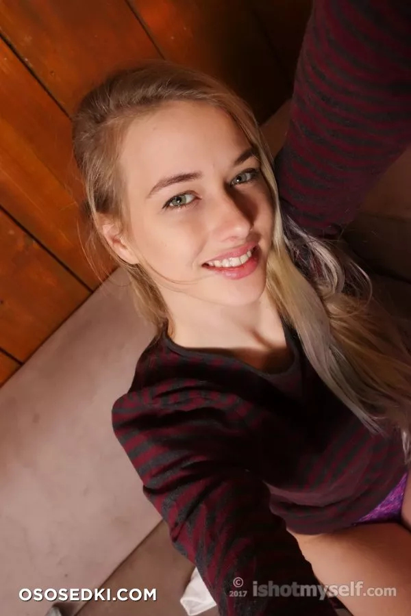 Ellie K - Ins and Outs - IShotMyself - Photo 2