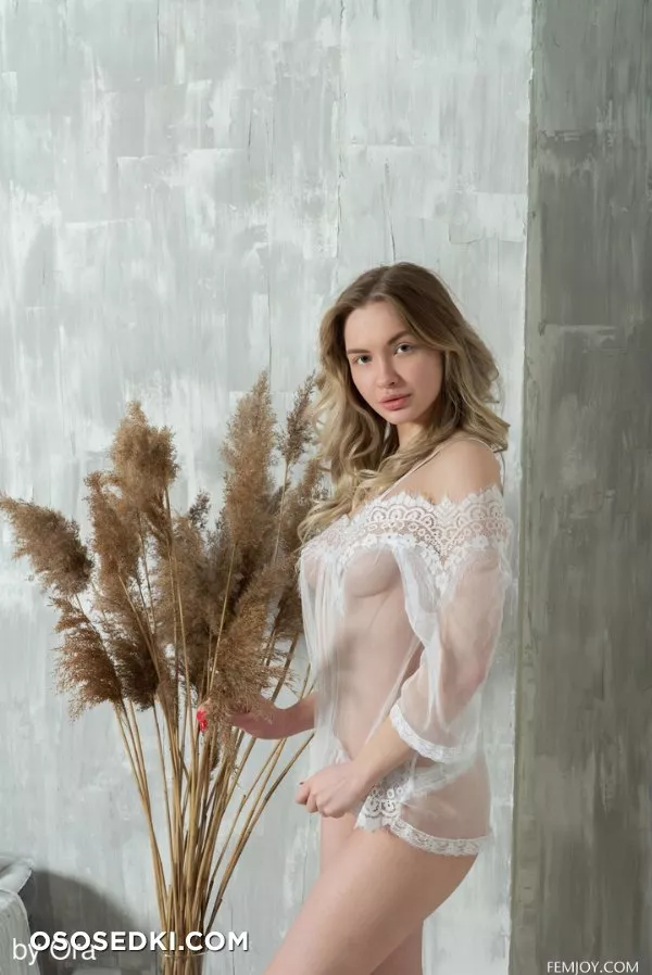 Sophie in Tempt - FemJoy - Photo 2