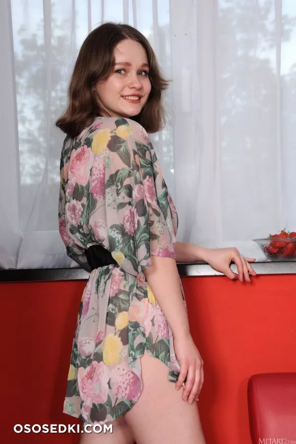 Aurelia Lu - Bearing Fruit - MetArt - Photo 6