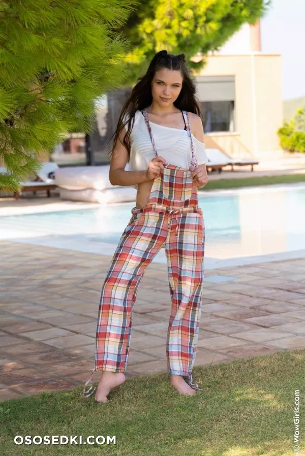 Elizabeth T - Naughty and Nice - WowGirls - Photo 8