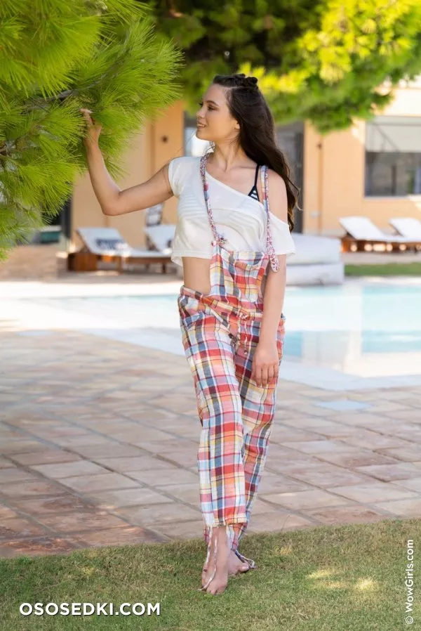 Elizabeth T - Naughty and Nice - WowGirls - Photo 11