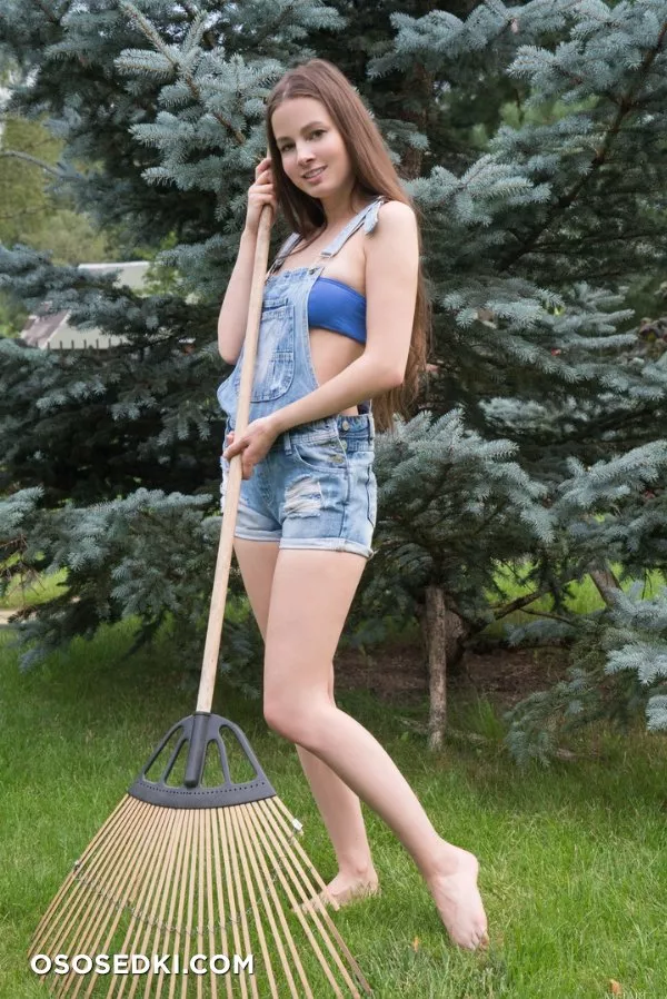 Haddie - Yard Work - MetArt - Photo 2