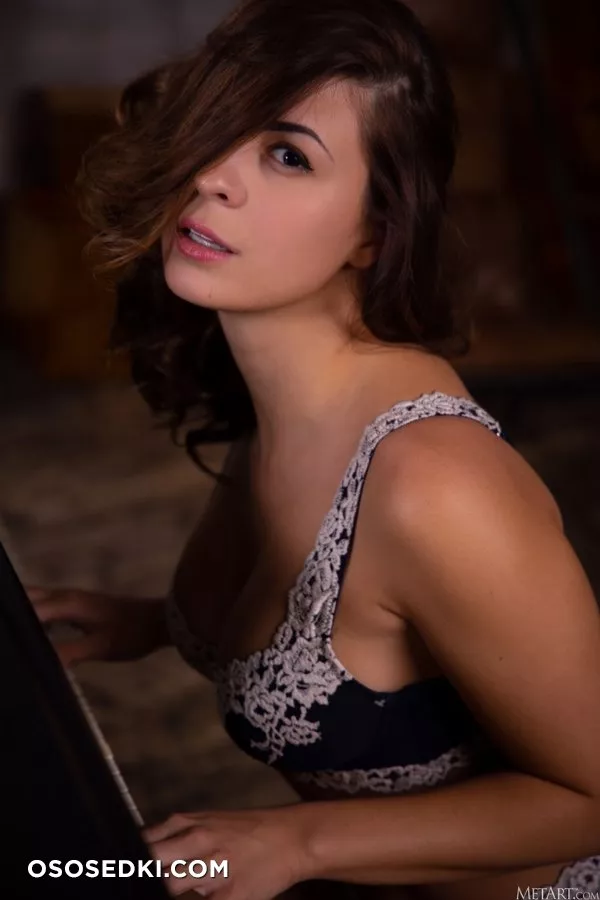 Alice Kelly - Piano Seat - MetArt - Photo 19