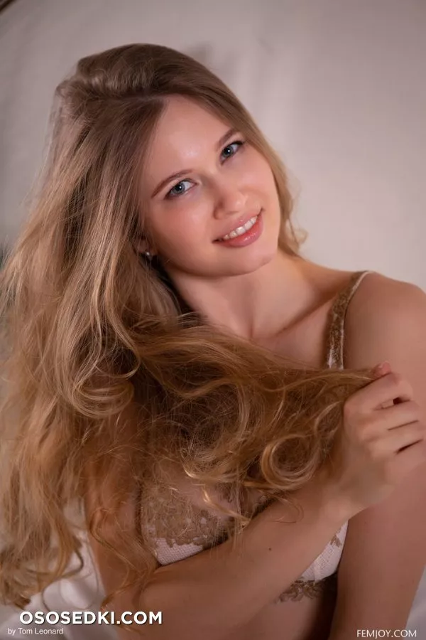 Stella Cardo in Stunning - FemJoy - Photo 13