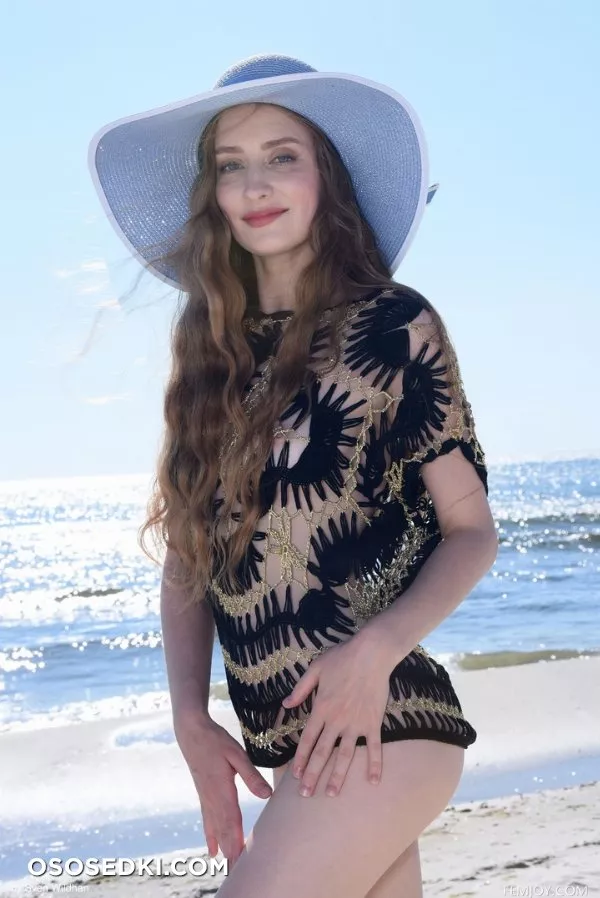 Imogen in Beach Day - FemJoy - Photo 3