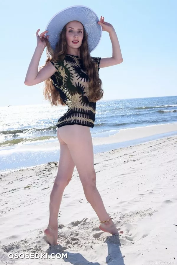 Imogen in Beach Day - FemJoy - Photo 22