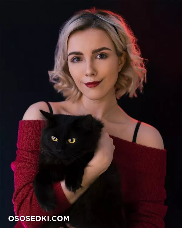 Helen Stifler | Sabrina - Photo 1