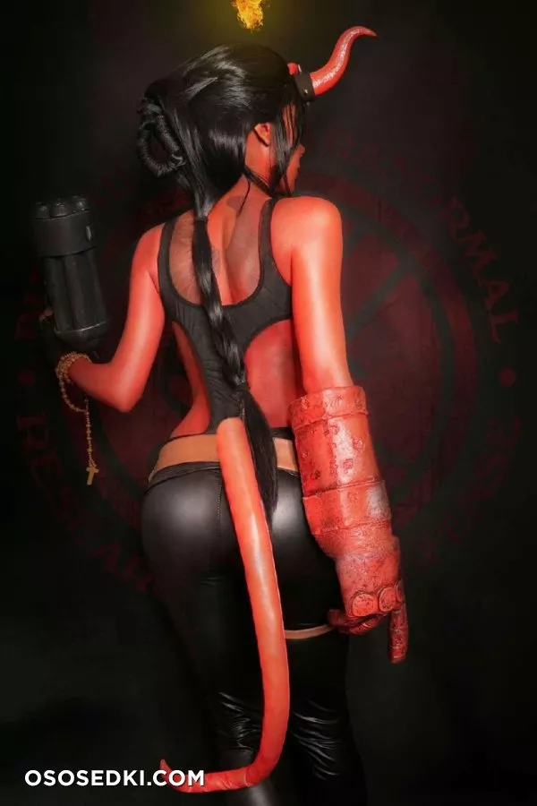 The Little Vampyr | Hellboy - Photo 2