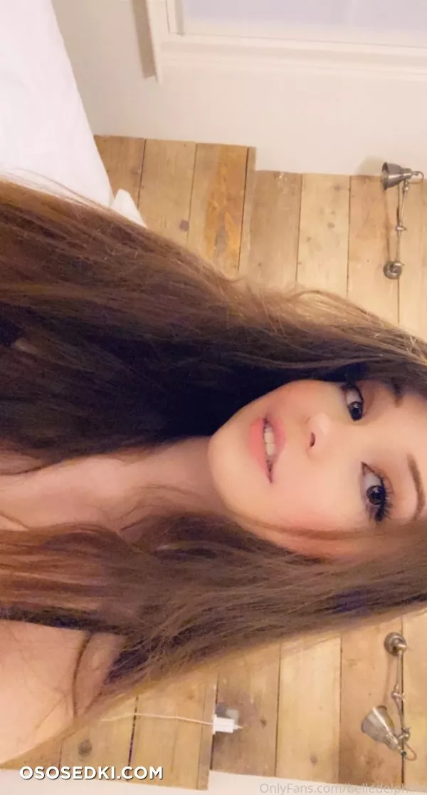 Belle Delphine Getting Your Attention - Photo 2