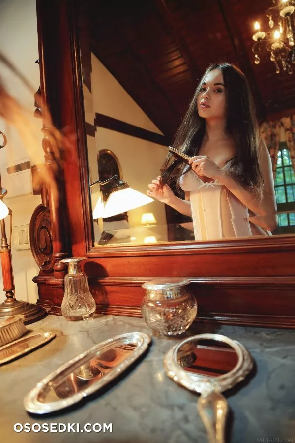 Li Moon - Sitting Pretty - Photo 16