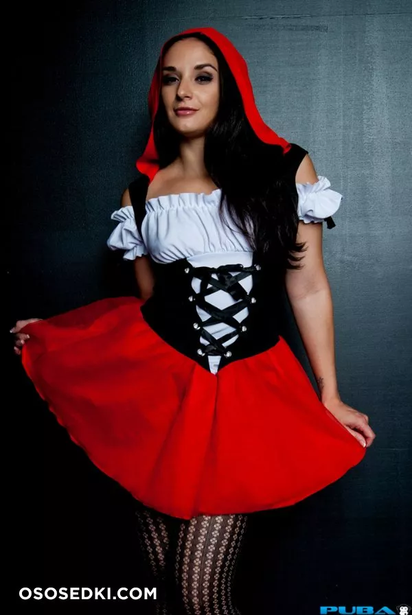 Sheena Ryder | Little Red Riding Hood - Photo 1