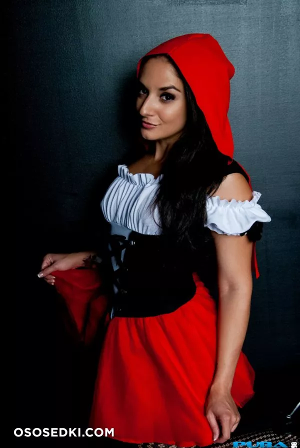 Sheena Ryder | Little Red Riding Hood - Photo 2