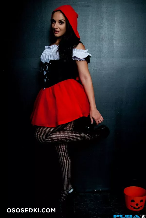 Sheena Ryder | Little Red Riding Hood - Photo 3